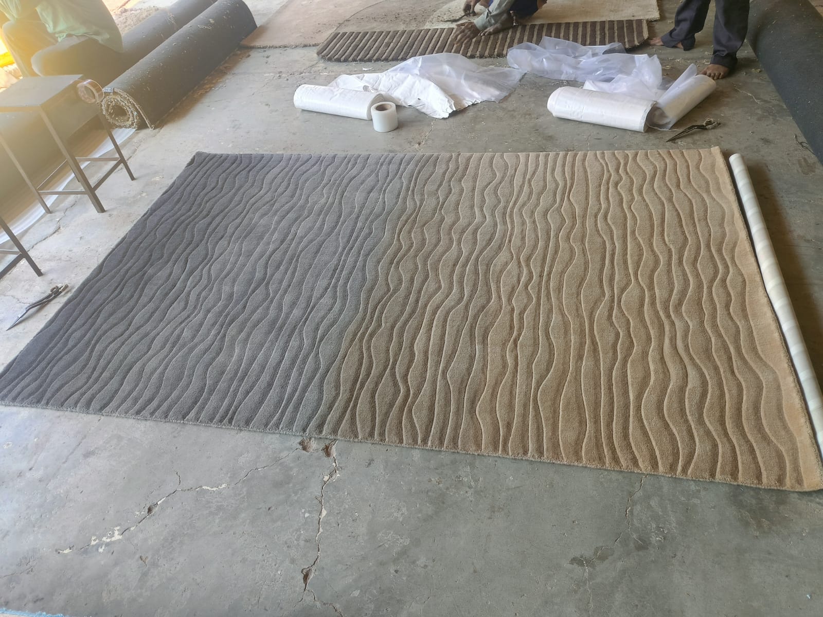Ombra Tides – Handloom Gradient Wool Rug